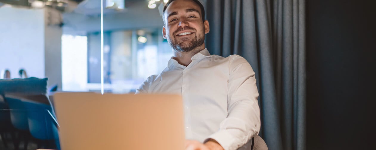 Happy sales rep enjoying the efficiency of an effective sales tech stack in his work