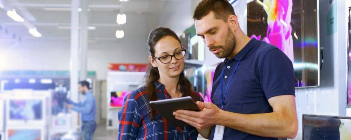 A retail employee assisting a customer with product expertise